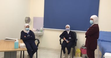 شاهد غرفة تطعيم الأطقم الطبية بلقاح كورونا بمستشفى أبو خليفة بالإسماعيلية..صور وفيديو