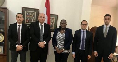 سفير مصر يبحث مع رئيسة مؤسسة القطاع الخاص التنزانية تعزيز التعاون