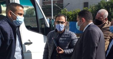 نائب محافظ القاهرة يتفقد سيارات صرف علاج أعراض كورونا بالشوارع.. صور