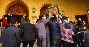 وصول جثمان الدكتورة عبلة الكحلاوى مسجد الباقيات الصالحات لأداء صلاة الجنازة