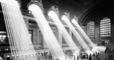 100 صورة فوتوغرافية عالمية.. شلالات الضوء إلى محطة جراند سنترال بأمريكا