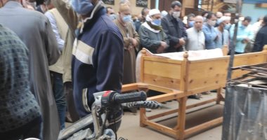 تشيع جنازة طفل توفى عقب إجراء عملية زرع كبد فى المنوفية.. فيديو وصور 
