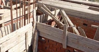 حى البساتين يضبط أعمال بناء مخالف ويزيل شدات خشبية لعقارين