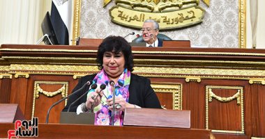 وزيرة الثقافة: الرئيس السيسى يؤمن بأن الثقافة والفن أساس بناء الإنسان المصرى