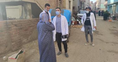 طلاب الطب والتمريض بكفر الشيخ يوزعون كمامات ومطهرات لمواجهة كورونا "صور"