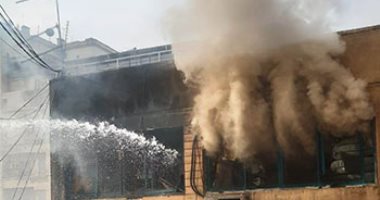 اندلاع حريق داخل مخزن أحذية بفيصل والحماية المدنية تحاول السيطرة على النيران