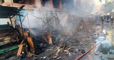 شهود عيان: انفجار كابل كهرباء وراء نشوب حريق هائل بسوق التوفيقية.. فيديو وصور
