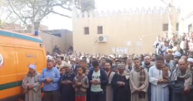 الآلاف يودعون الشهيد مجند جابر عبد الفتاح لمثواه الأخير بسوهاج.. فيديو لايف