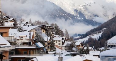 شرطة النمسا تضبط 96 سائحا من بلدان مختلفة خرقوا قواعد العزل فى منتجع للتزلج