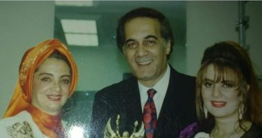 رانيا محمود ياسين تكشف عن صورة جديدة مع والدها الراحل فى أمريكا