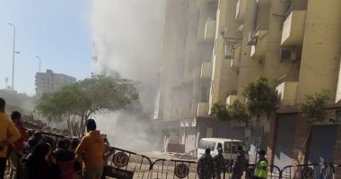 وقف عمليات الإطفاء بسبب توصية لجنة هندسية لمنع سقوط عقار فيصل المحترق.. صور