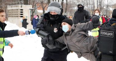 شرطة بطرسبورج تنفى استخدام أفرادها الغاز المسيل للدموع فى تفريق المحتجين