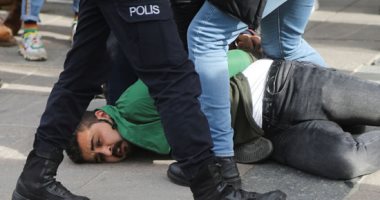 سحل وضرب واعتقال.. الشرطة التركية تفض مظاهرة للطلاب ضد تعسف أردوغان.. ألبوم صور