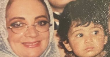 حفيد محمود ياسين يحتفل بعيد ميلاد جدته شهيرة بصورة من طفولته