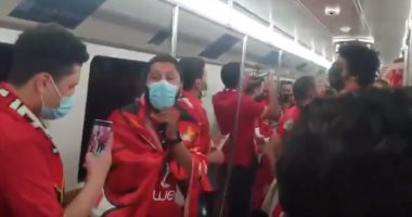 هتافات جماهير الأهلي من قلب مترو الدوحة قبل مباراة الدحيل.. فيديو