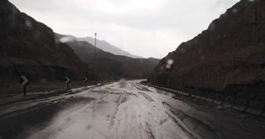 ثلوج وأمطار غزيرة ورعد تضرب السويس ورفع حالة الطوارئ.. صور وفيديو