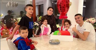 كريستيانو رونالدو يحتفل بعيد ميلاده الـ 36 مع صديقته جورجينا وأولاده.. اعرف ماذا قال