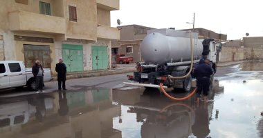 سحب مياه الأمطار بشوارع مدينتى الحسنة ونخل بوسط سيناء.. صور