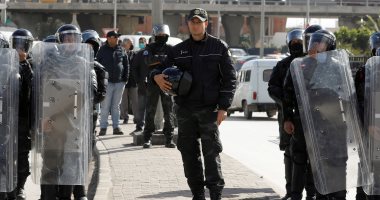 الشرطة التونسية تغلق وسط العاصمة لمنع الاحتجاج