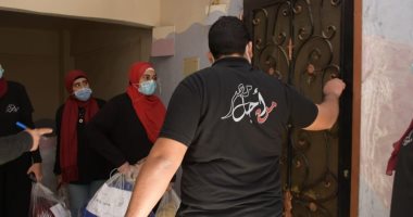 جامعة القاهرة توزع 145 بطانية وتقدم مساعدات لأهالي عشش السودان بالجيزة