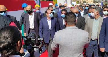 وزير البترول يصل الأقصر لافتتاح محطات جديدة لتحويل السيارات للعمل بالغاز.. صور