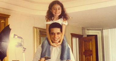 زينة عامر منيب تكشف عن صورة قديمة مع والدها الراحل فى فترة طفولتها