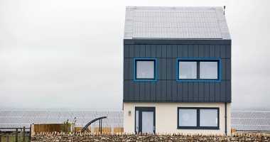 تطوير منزل يعمل بالطاقة الشمسية بقيمة 120 ألف جنيه إسترلينى 
