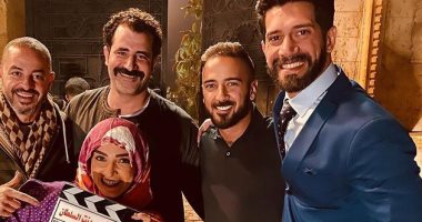 روجينا بالحجاب مع أحمد مجدى فى كواليس تصوير مسلسل "بنت السلطان".. صور