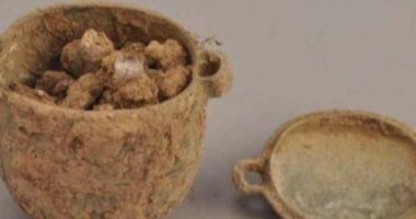 اكتشاف كريم وجه للرجال فى مقبرة صينية عمرها 2700 سنة