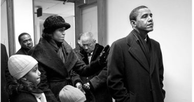 المصور الأسبق للبيت الأبيض ينشر صورة قديمة لباراك أوباما 