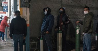 صحيفة: أهالى ضحايا كورونا بالمكسيك يقايضون سياراتهم بأسطوانات الأكسجين