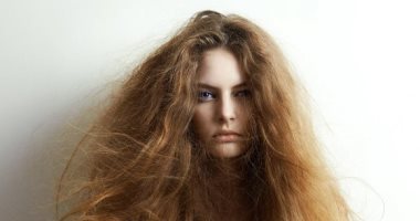العناية بالشعر المتشابك.. 6 نصائح تخلصك من عقد الشعر أهمها التجفيف 