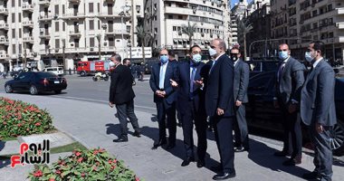رئيس الوزراء يشرح لنظيره الأردنى أعمال تطوير ميدان التحرير فى جولة ميدانية