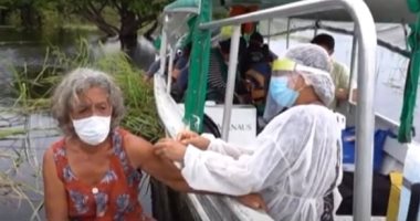 قوافل طبية تتجول فى غابات الأمازون لتطعيم السكان بلقاحات كورونا.. فيديو
