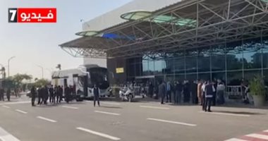 فرحة البرونزية.. الأهلى يصل مطار القاهرة بعد الإنجاز العالمى.. فيديو 
