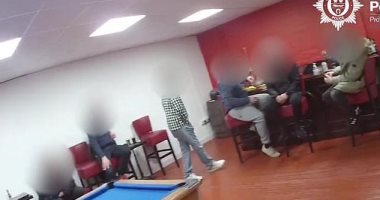 شرطة بريطانيا تغرم 7أشخاص فى حانة بـ200 إسترلينى لاختراق قواعد كورونا..فيديو