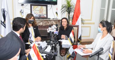 وزيرة الهجرة تطلق مبادرة "مصرية بـ100 رجل" لإبراز جهود سيدات مصر بالخارج