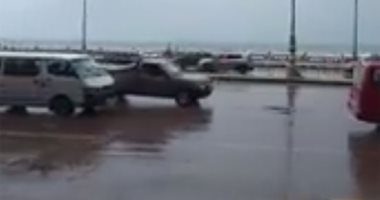 أمطار لا تتوقف وبرودة غير مسبوقة.. موجة طقس قاسية بالإسكندرية.. فيديو