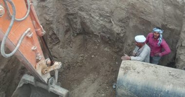 رئيس مدينة القرنة بالأقصر يتفقد العمل بمشروع الصرف بالطارف