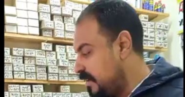 بيحول الخردة إلى تحف فنية.. اعرف قصة مصطفى الشاب الإسكندرانى.. فيديو