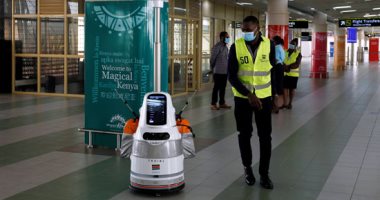 روبوتات فى المطار تقدم دعما تكنولوجيا لكينيا فى حربها مع كورونا.. ألبوم صور