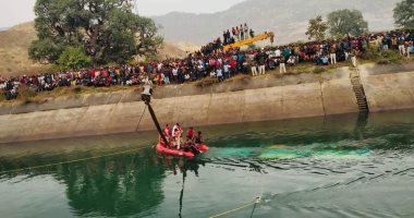 فيديو.. ارتفاع حصيلة ضحايا حادث غرق حافلة فى قناة مائية بالهند إلى 47 شخصا