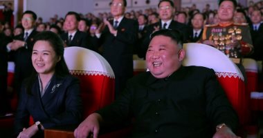 ظهور زوجة زعيم كوريا الشمالية علنا لأول مرة منذ عام.. صور