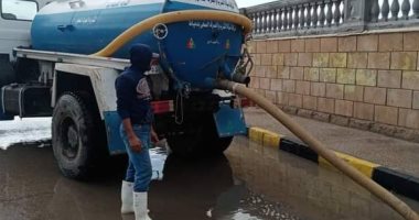 رفع تجمعات مياه الأمطار من شوارع رأس البر بدمياط..فيديو وصور