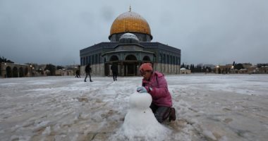 القدس تحت الصفر.. تساقط الثلوج يزين قبة الصخرة باللون الأبيض