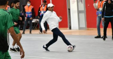 وزير الرياضة يشارك فى مباراة كرة قدم بالمهرجان المتكامل لاتحاد مراكز الشباب