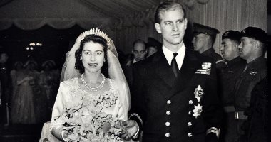 قصص مثيرة لقطع مجوهرات ملكية.. تاج زفاف إليزابيث انكسر أثناء تصفيف شعرها