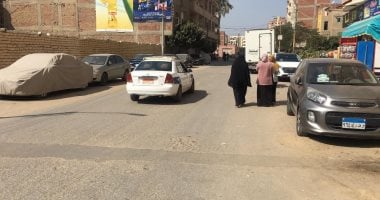 بدء إصلاح وترميم الحفر والقواطع بمدينة بنى سويف.. صور
