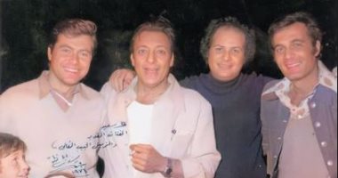 صورة نادرة تجمع محمود ياسين مع رشدى أباظة وحسين فهمى 