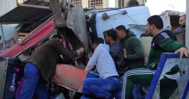 إصابة شخصين فى انقلاب سيارة نقل وتوقف حركة المرور بمدخل مدينة المنصورة